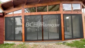 Сетки плиссе на проёмах веранды